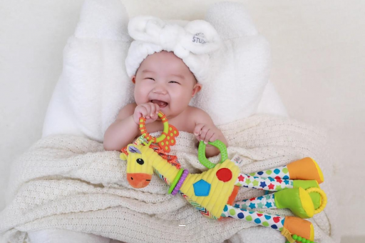 阿拉善盟三个月宝宝正确抱姿